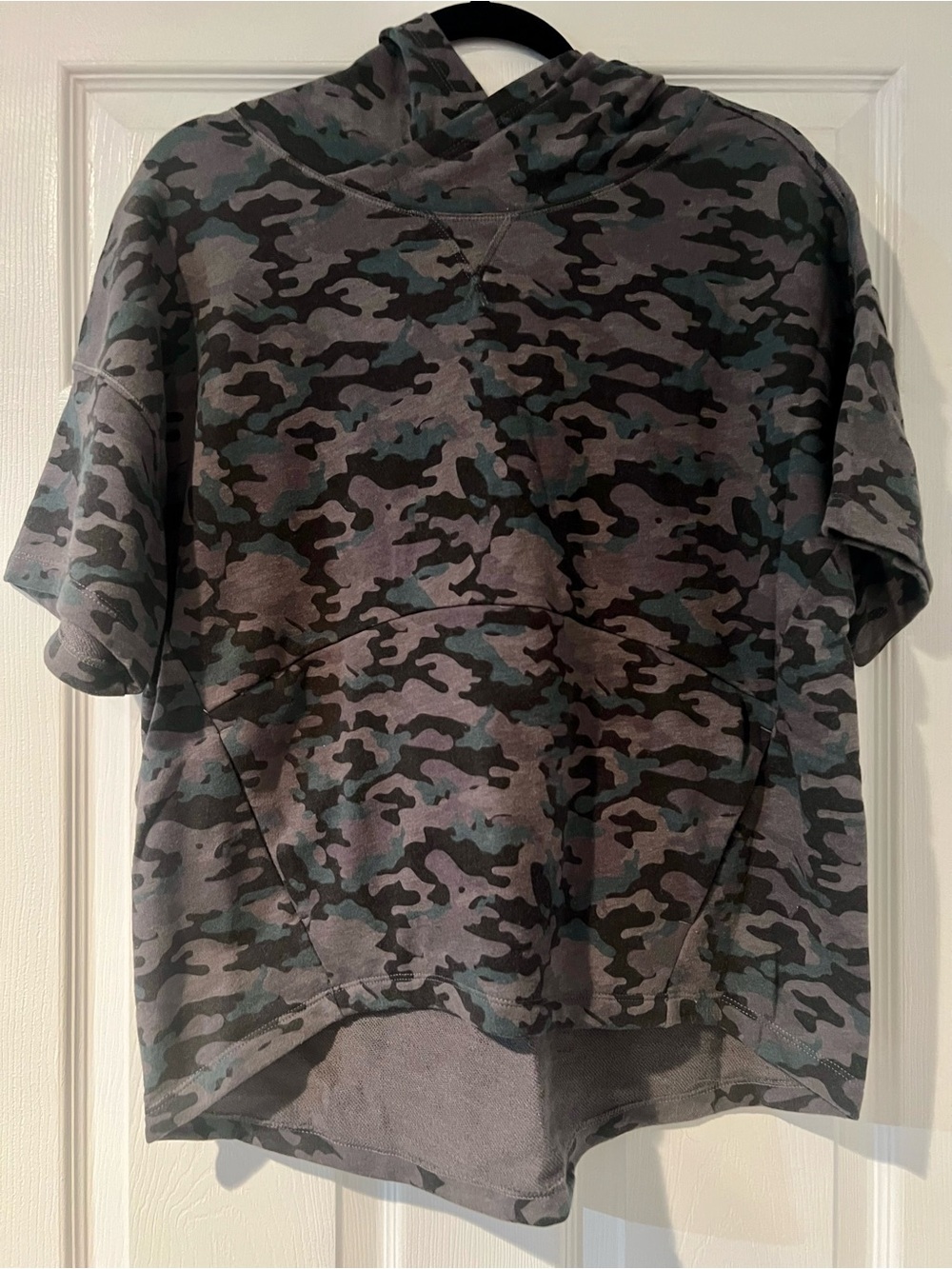 Fabletics Kids Short-Sleeve Camo Hoodie - Gray & Green